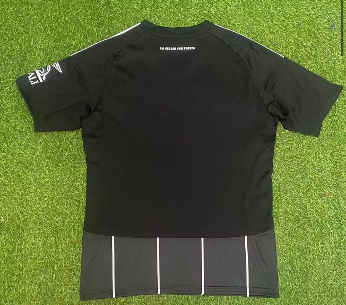 2025/2026 Frankfurt Home Champions League Version Football Jersey